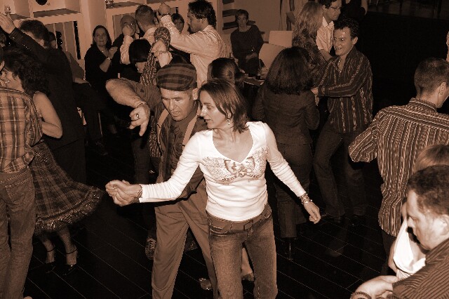 min 2006 12 16 beaune boogie 359 sepia